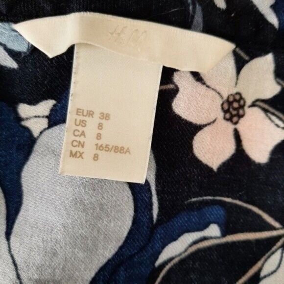 H&M | Sweetheart Neckline Floral Blue Button Down Blouse Top Sz 8 - Picture 12 of 13